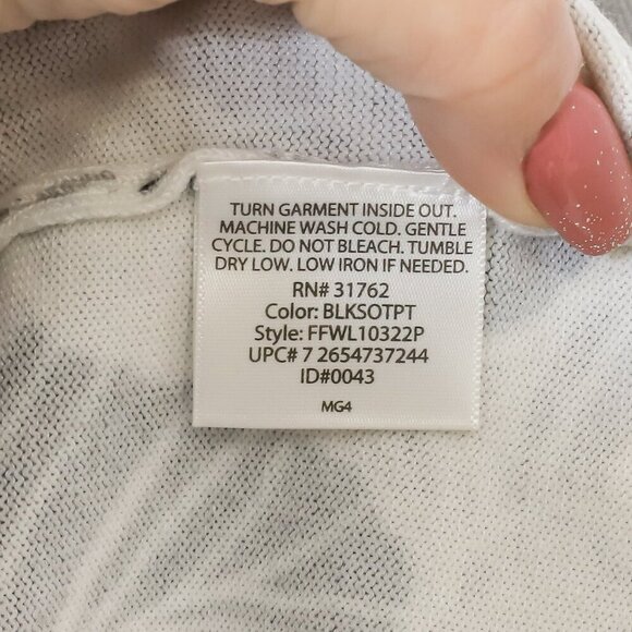 White Stag Size XL Grey/black/white floral pattern scoop neck button down cardig - Picture 11 of 11